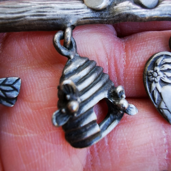 Vintage L Razza Pewter Bear on a Branch Bee Beehive Brooch - Picture 3 of 12
